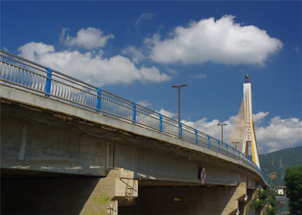 龙潭304不锈钢桥梁护栏：安全、耐用与美观的完美结合