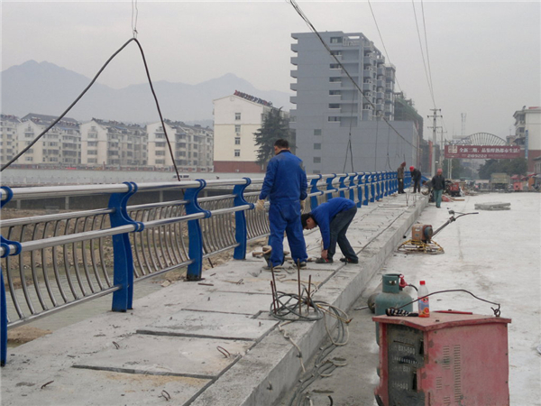 龙潭不锈钢复合管护栏常见问题及解决方案